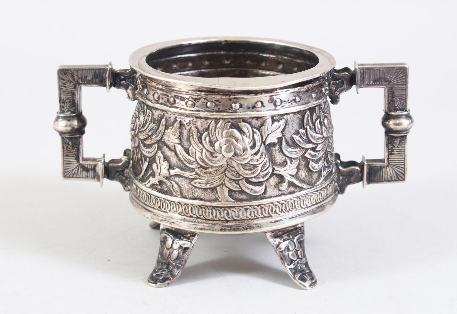 A GOOD 19TH CENTURY CHINESE SOLID SILVER TWIN HANDLED CUP, decorated in archaic style depicting