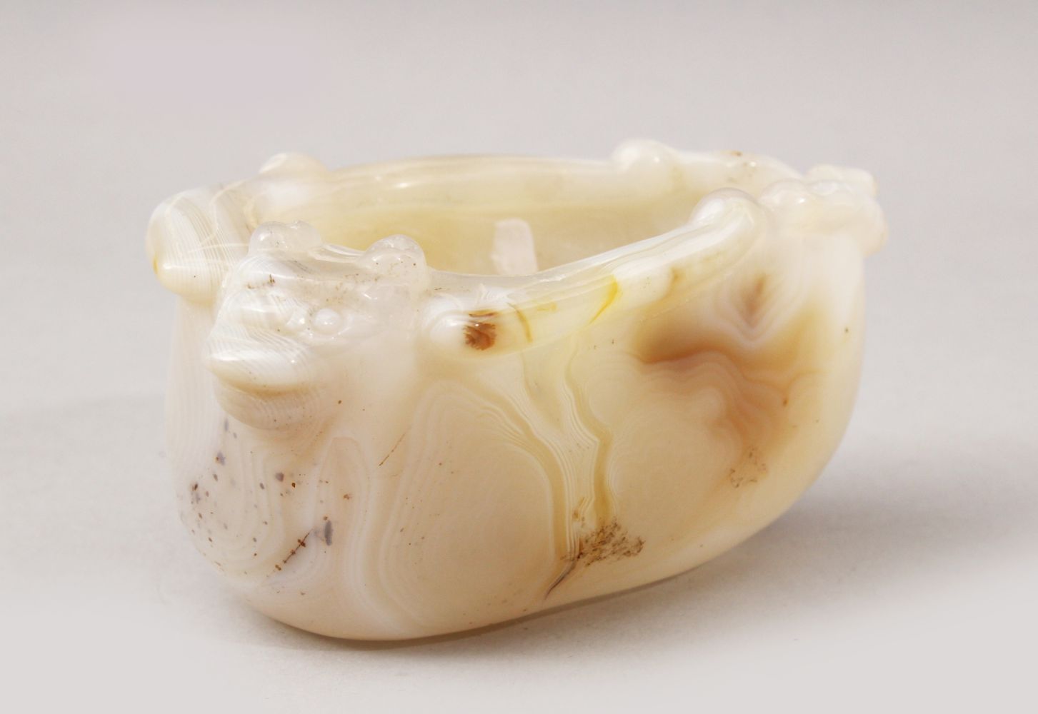 A GOOD 19TH / 20TH CENTURY CHINESE CARVED AGATE BOWL OF BATS, carved with scenes of two bats, 4.