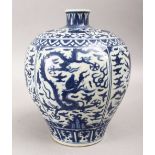 A GOOD CHINESE MING STYLE BLUE & WHITE PORCELAIN VASE, the body decorated with panels of dragons