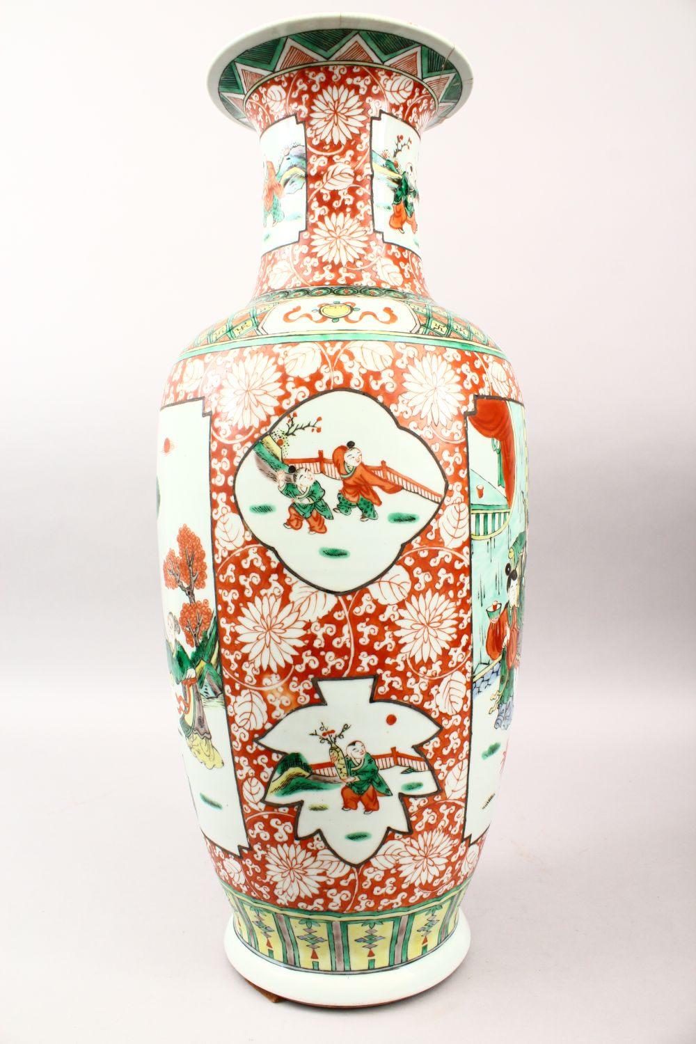 A GOOD 19TH CENTURY CHINESE FAMILLE VERTE PORCELAIN VASE, decorated with scenes of figures - Image 5 of 9