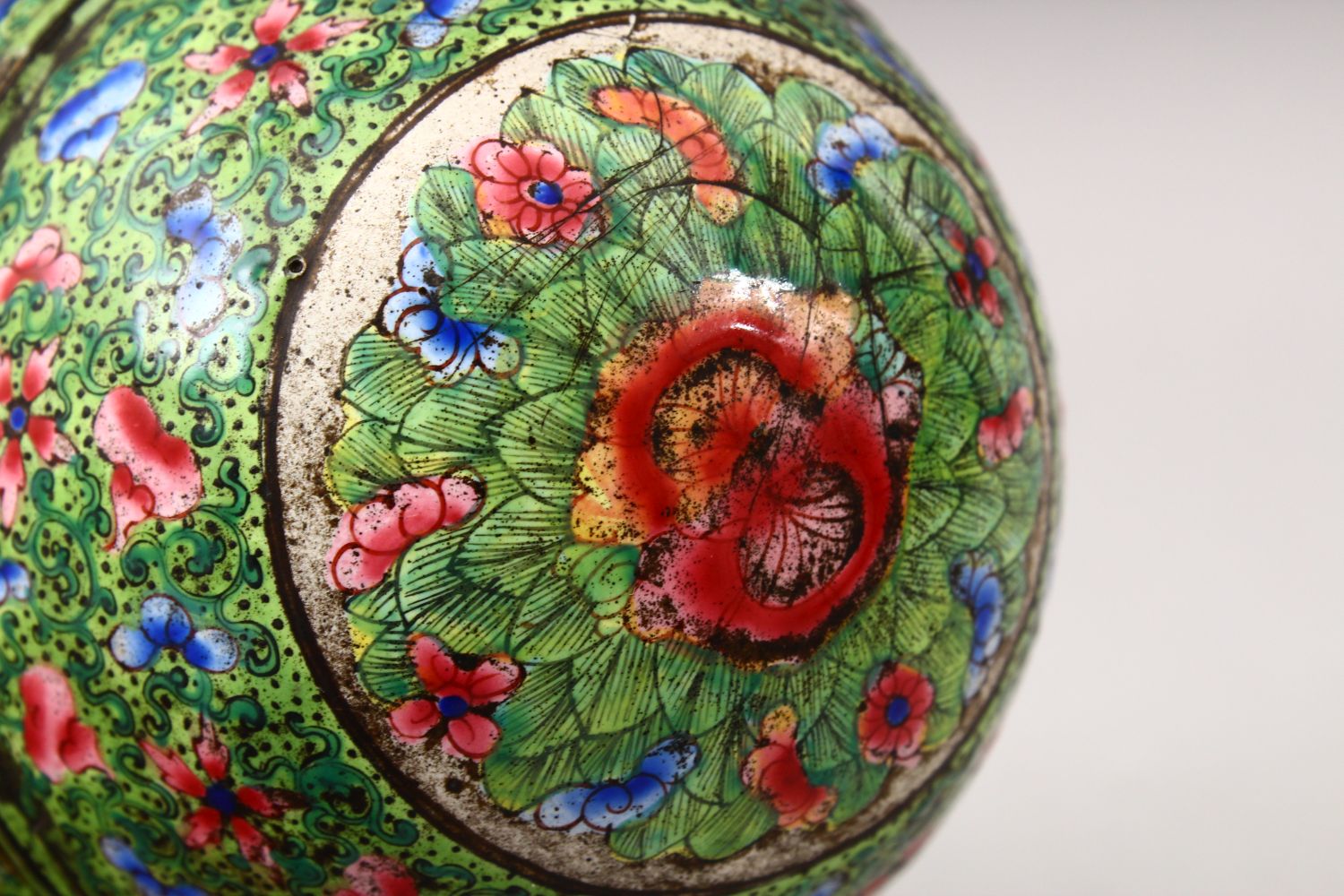 A GOOD 19TH CENTURY CHINESE CANTON ENAMEL EGG, the egg with a green ground with floral panel - Image 4 of 4