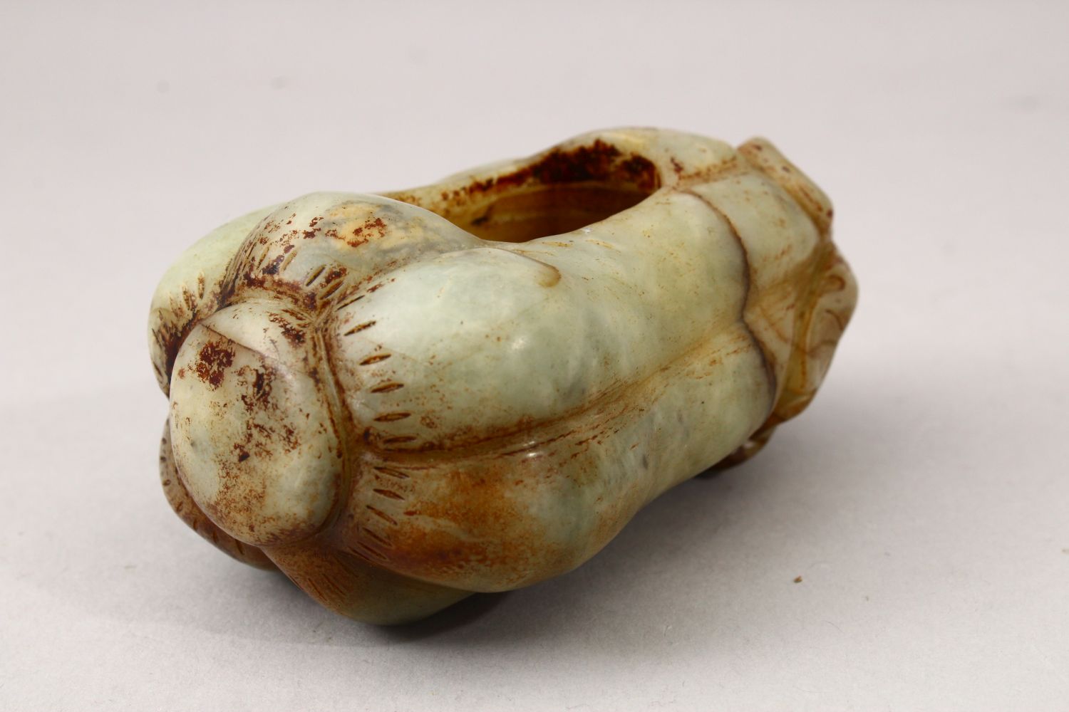 A GOOD 20TH CENTURY CHINESE CARVED JADE BRUSH WASH IN THE FORM OF A FRUIT, 9cm wide. - Image 3 of 4