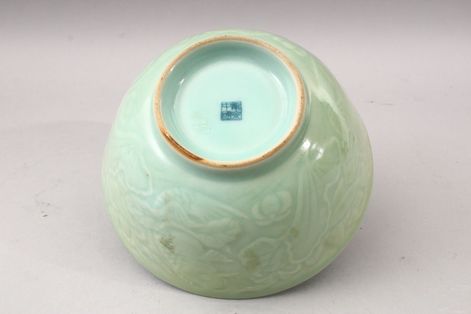 A GOOD 19TH CENTURY CHINESE MOULDED CELADON FISH BOWL, the bowl with moulded decoration depicting - Image 6 of 7