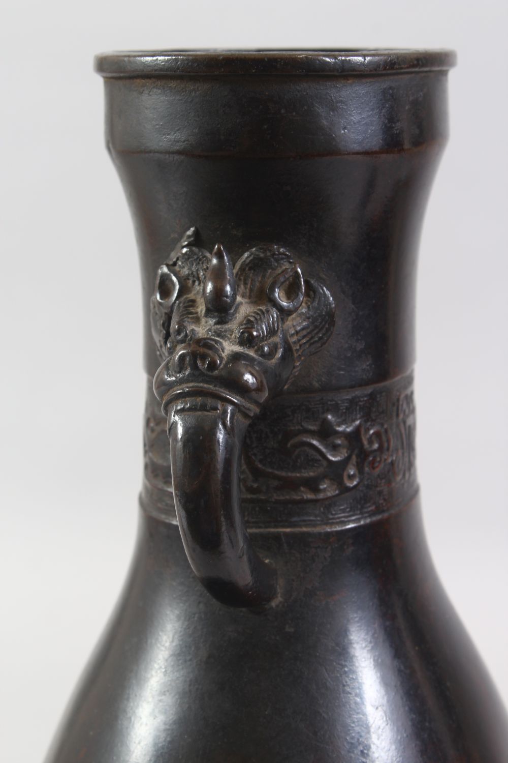 A GOOD 18TH / 19TH CENTURY CHINESE BRONZE TWIN HANDLED VASE, of fluttered ovoid form, dragon head - Image 2 of 7