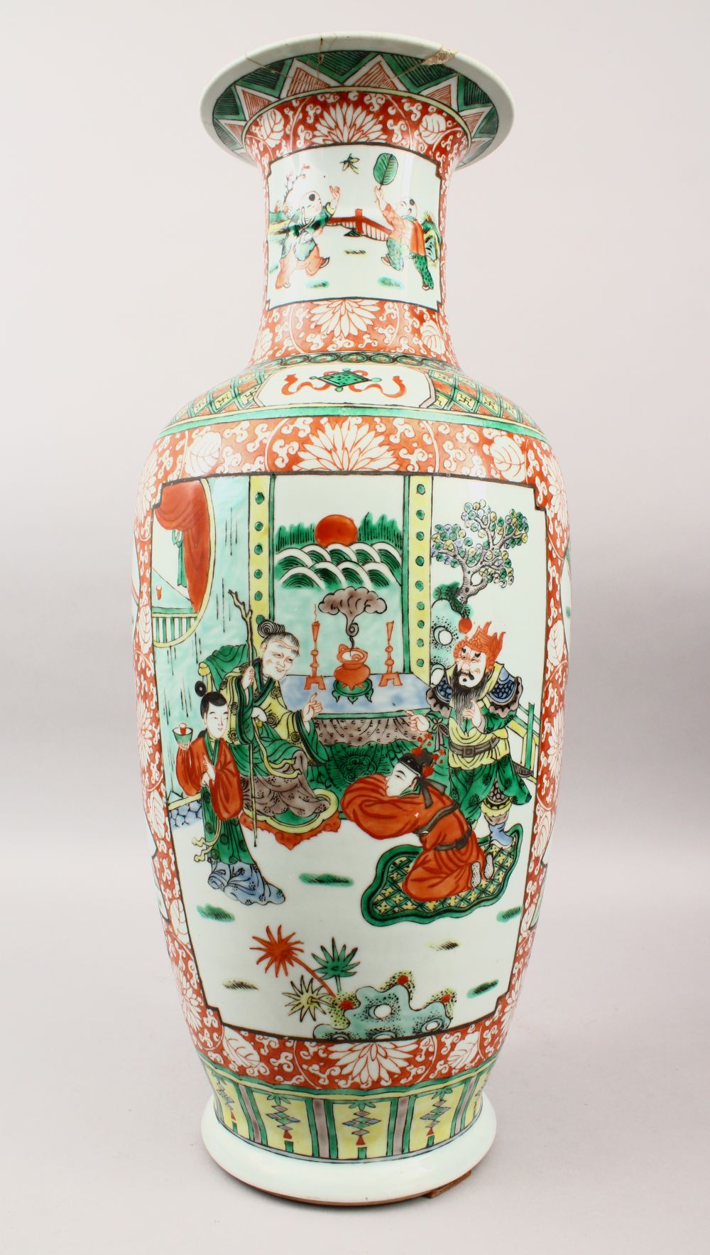 A GOOD 19TH CENTURY CHINESE FAMILLE VERTE PORCELAIN VASE, decorated with scenes of figures