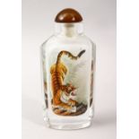 A GOOD 19TH / 20TH CENTURY CHINESE REVERSE PAINTED GLASS SNUFF BOTTLE, depicting scenes of a