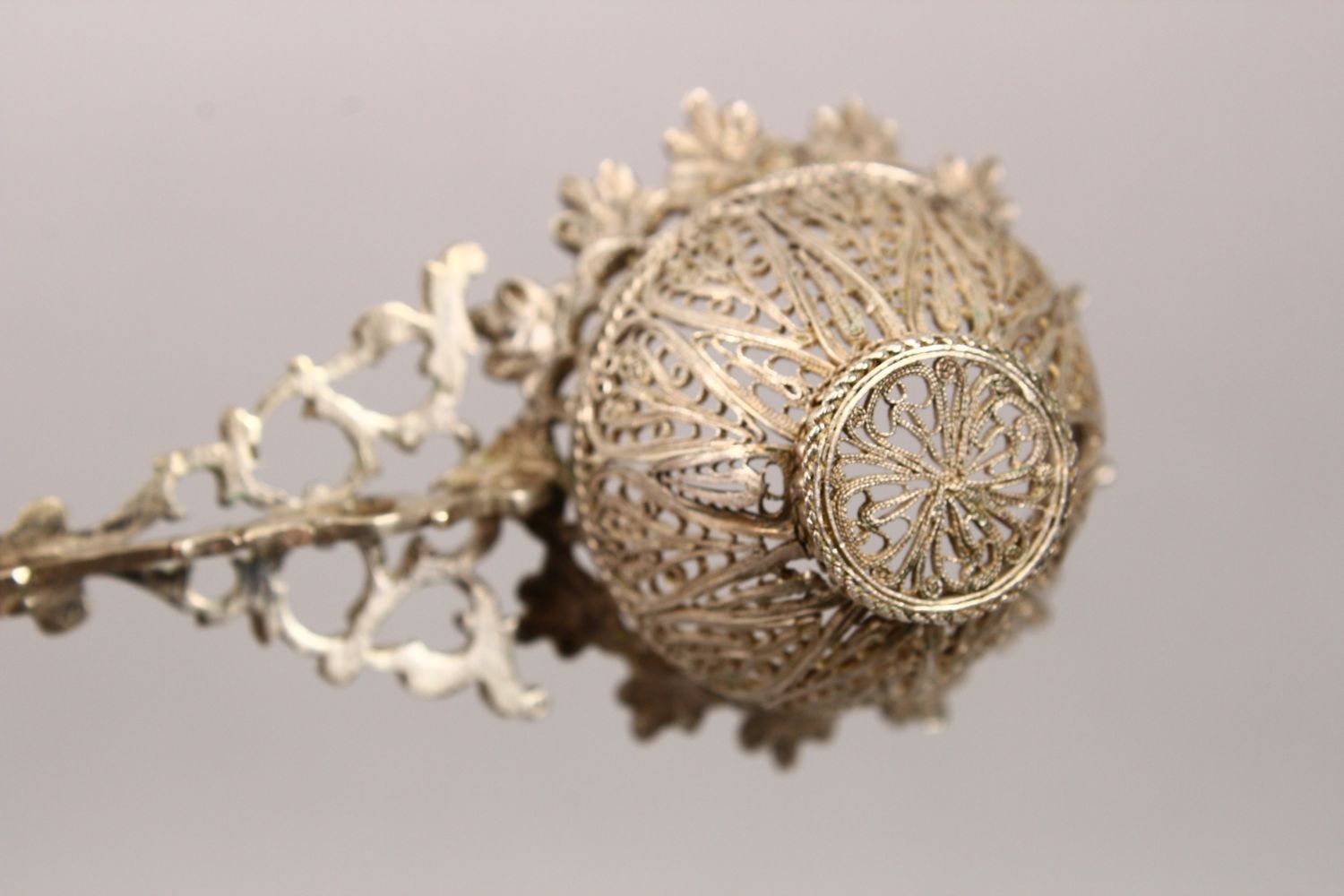 A 19TH CENTURY INDIAN SILVER FILIGREE TEA STRAINER, 17cm long. - Image 3 of 3