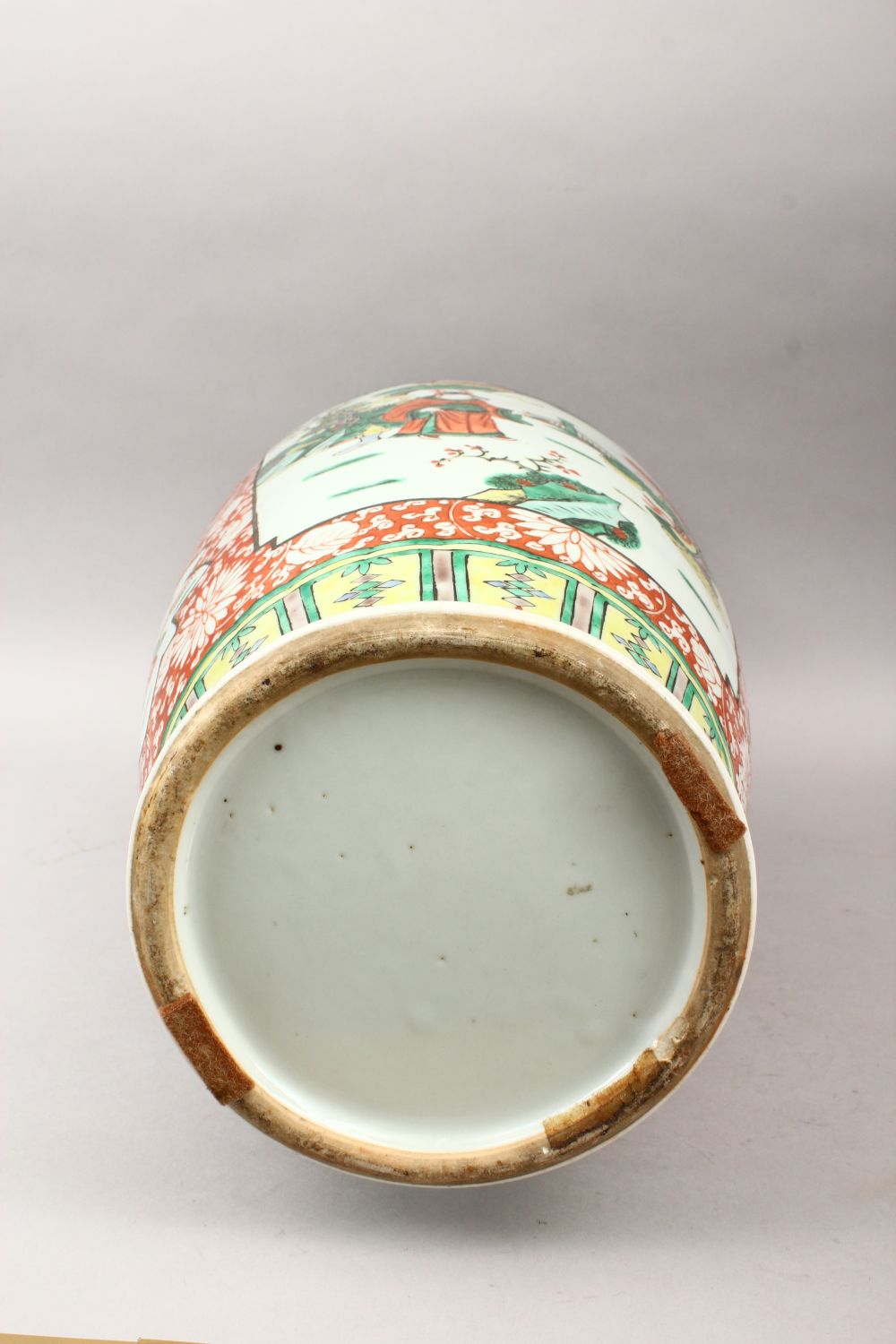 A GOOD 19TH CENTURY CHINESE FAMILLE VERTE PORCELAIN VASE, decorated with scenes of figures - Image 9 of 9