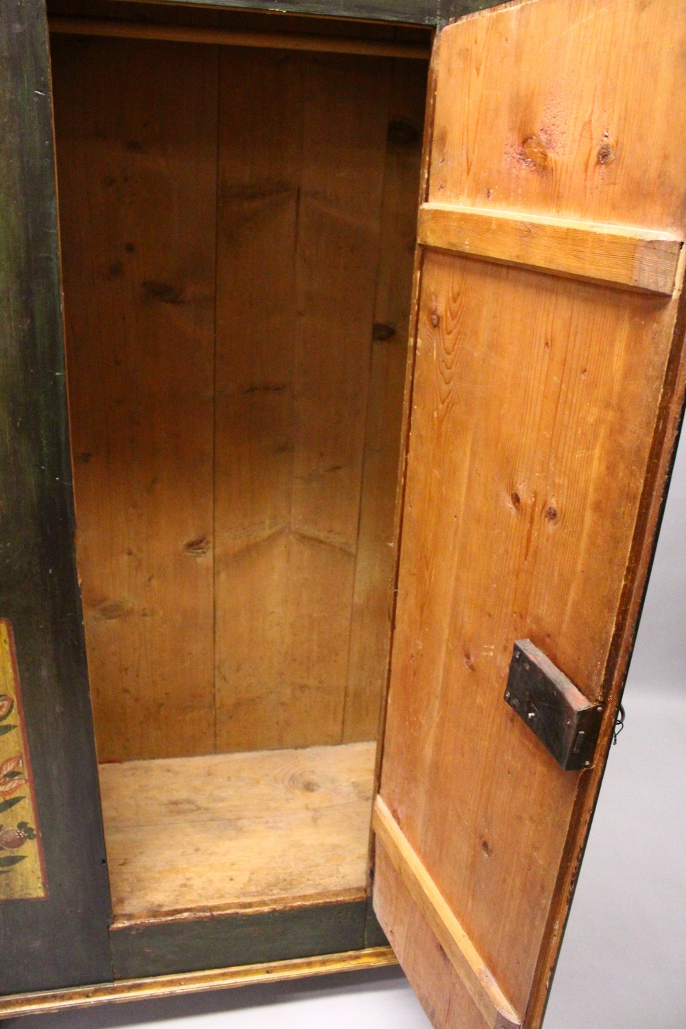 AN 18TH/19TH CENTURY AUSTRIAN PAINTED PINE CUPBOARD, with a single door, canted sides, all painted - Image 10 of 10