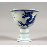 A SMALL CHINESE BLUE AND WHITE STEM CUP. 3.5ins high.