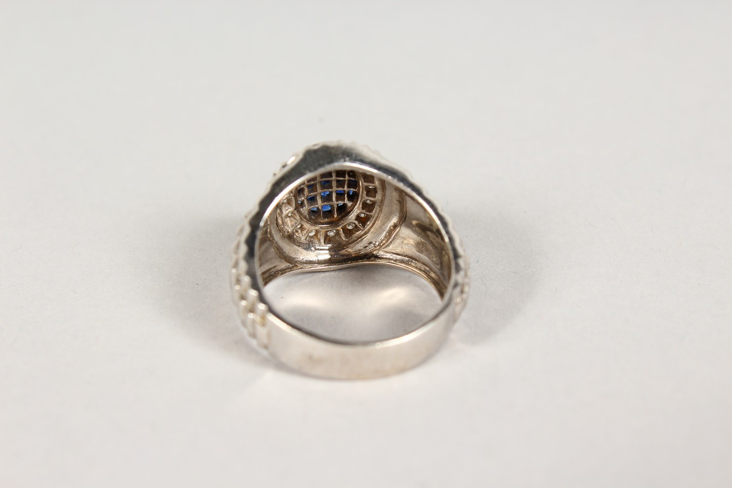 A GOOD 18CT WHITE GOLD, SAPPHIRE AND DIAMOND RING. - Image 3 of 4