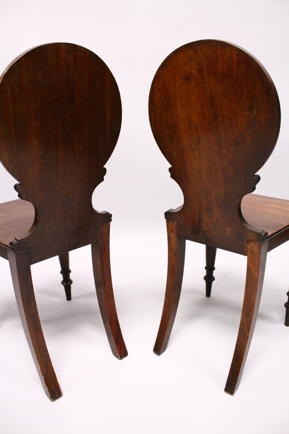 A GOOD PAIR OF REGENCY MAHOGANY HALL CHAIRS, the circular backs with painted crests, solid seats - Image 4 of 5