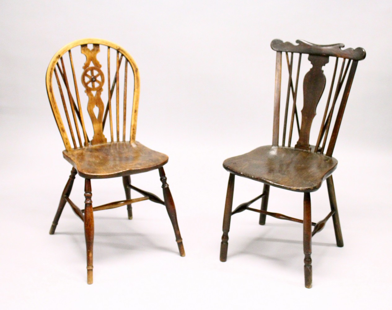 AN 18TH CENTURY OAK COMB BACK SINGLE CHAIR, and a wheelback chair (2).