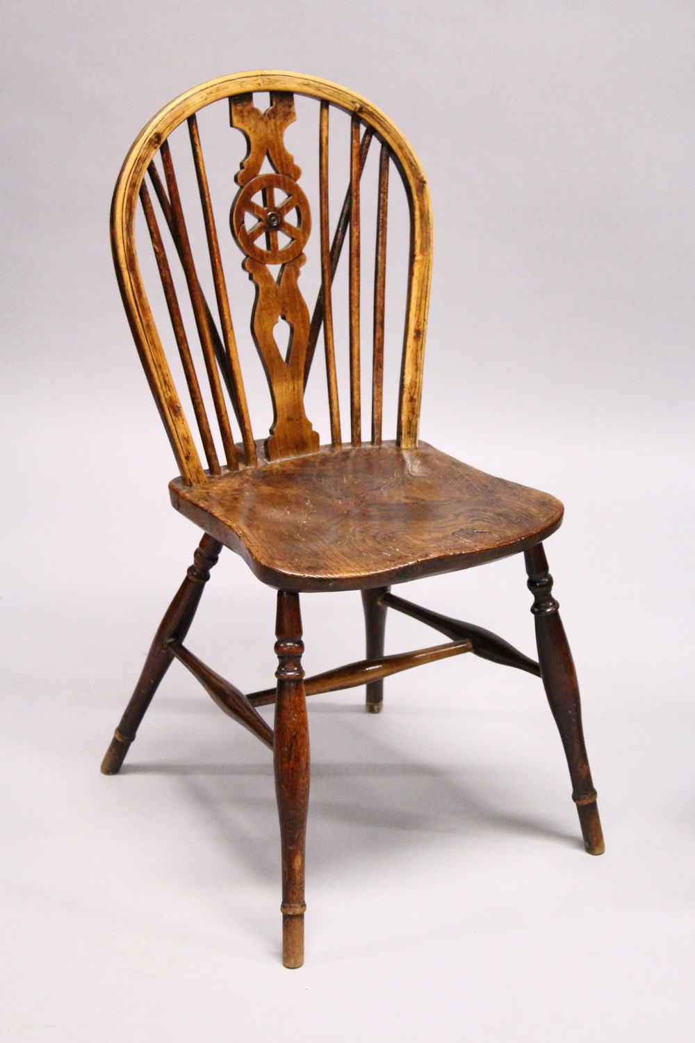 AN 18TH CENTURY OAK COMB BACK SINGLE CHAIR, and a wheelback chair (2). - Image 2 of 6