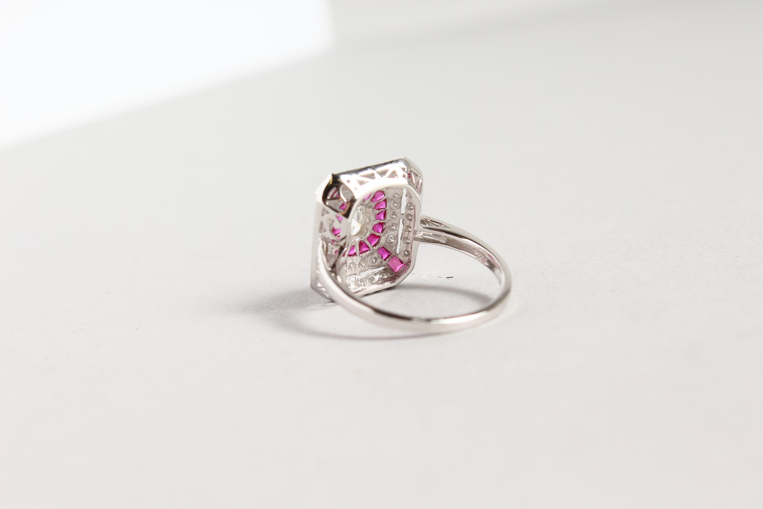 A SUPERB 18CT WHITE GOLD, RUBY AND DIAMOND DECO DESIGN RING. - Image 2 of 3