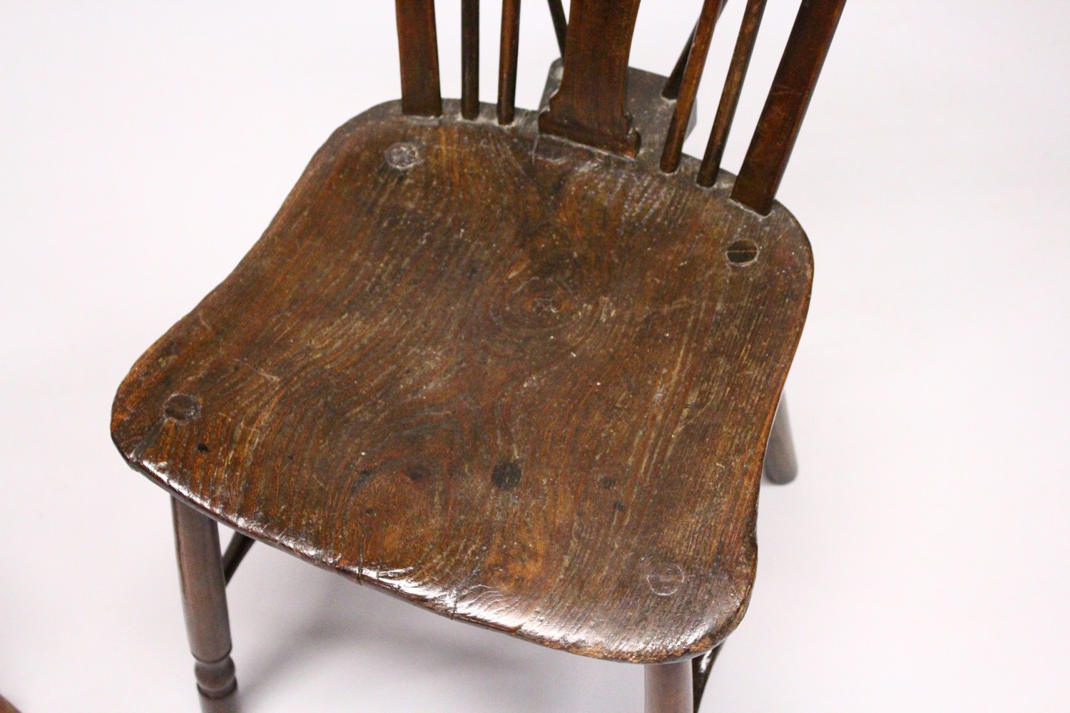 AN 18TH CENTURY OAK COMB BACK SINGLE CHAIR, and a wheelback chair (2). - Image 4 of 6