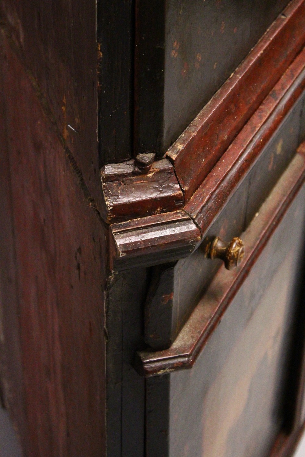 A GOOD 18TH CENTURY CONTINENTAL PAINTED PINE CORNER CUPBOARD, with a shaped and carved cornice, - Image 10 of 10