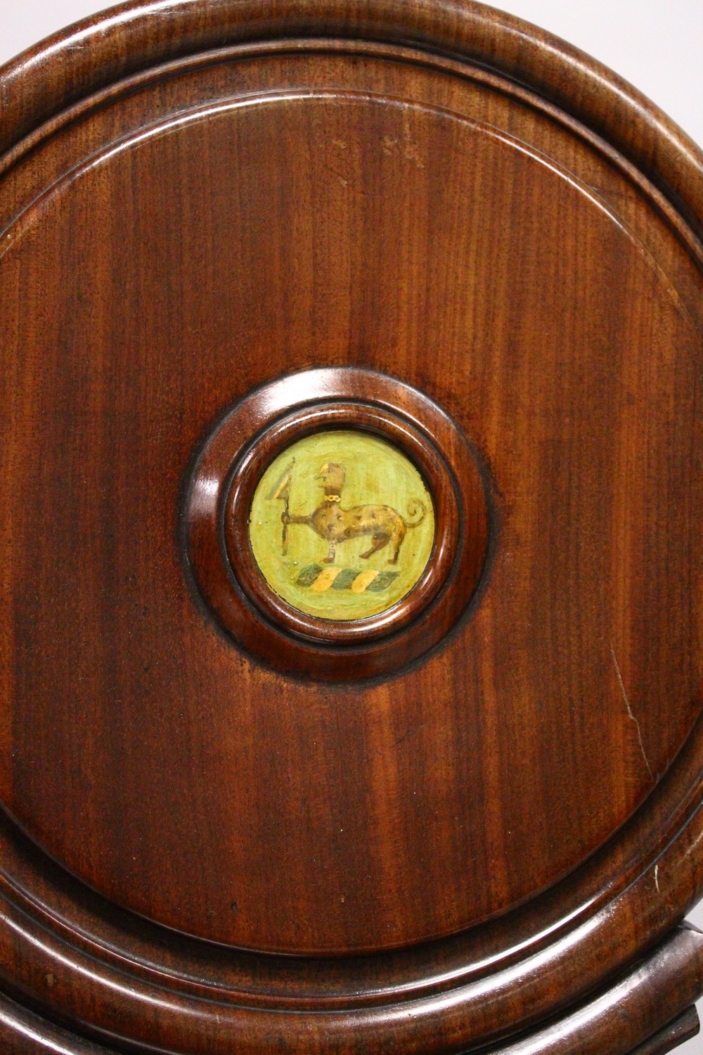 A GOOD PAIR OF REGENCY MAHOGANY HALL CHAIRS, the circular backs with painted crests, solid seats - Image 2 of 5