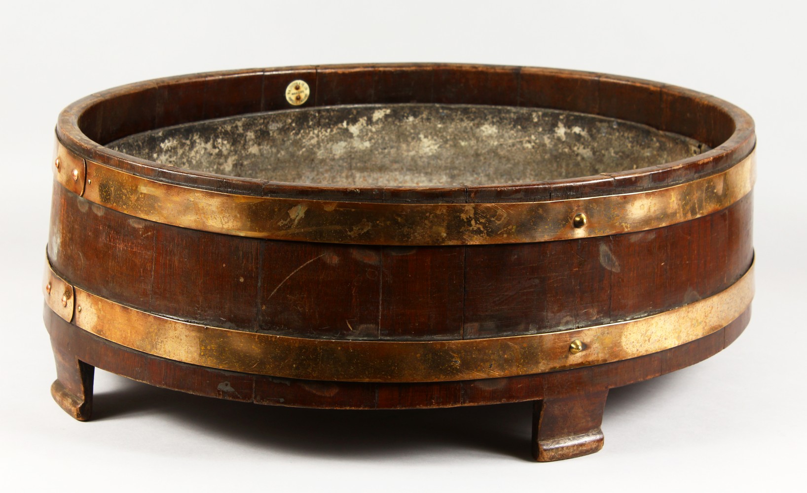 A GEORGE III DESIGN MAHOGANY AND METAL BOUND OVAL WINE COOLER OR JARDINIERE, with zinc liner, on