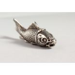 A NOVELTY SILVER FISH VESTA CASE.