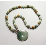 A GOOD SET OF JADE BEADS NECKLACE AND PENDANT.