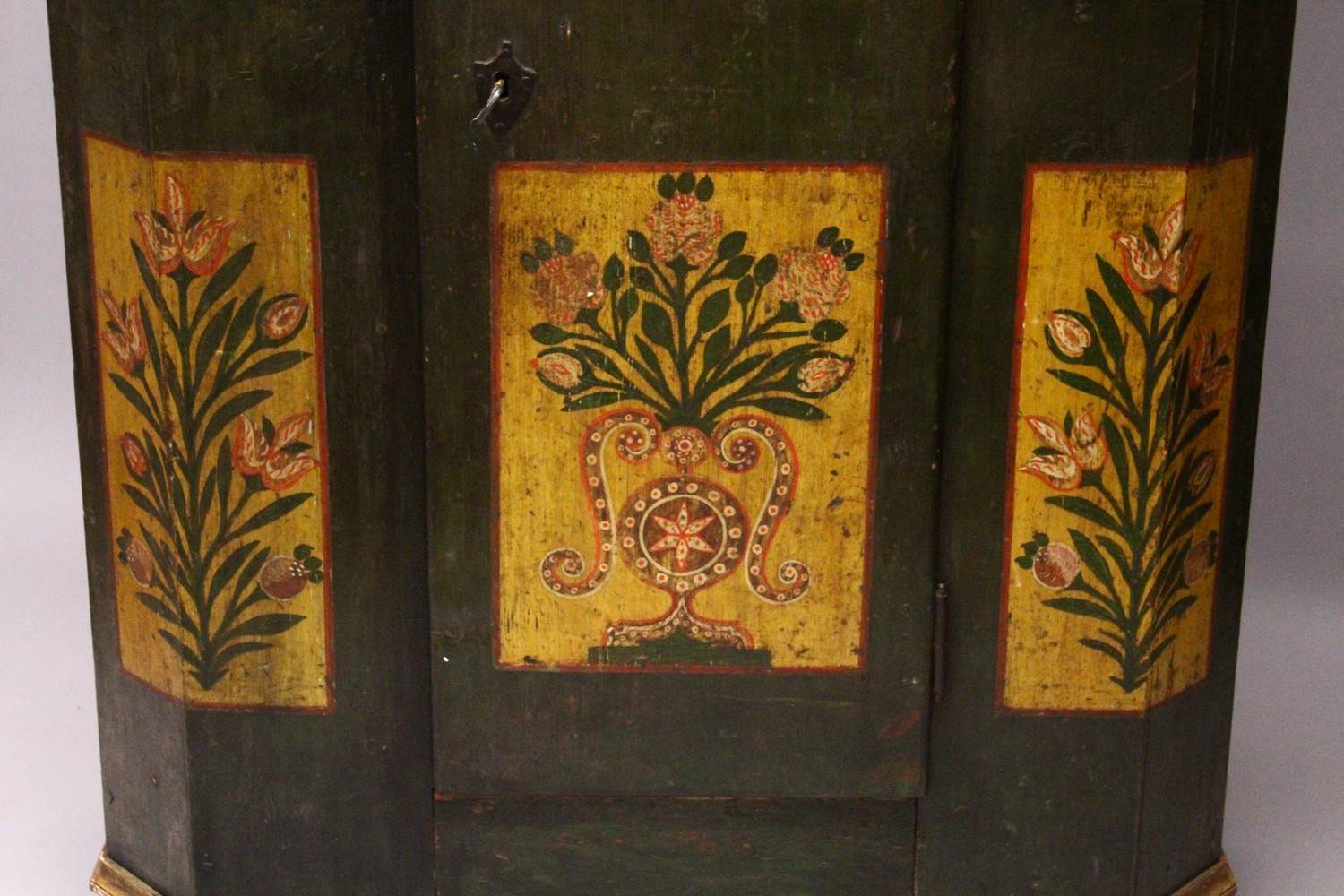 AN 18TH/19TH CENTURY AUSTRIAN PAINTED PINE CUPBOARD, with a single door, canted sides, all painted - Image 5 of 10