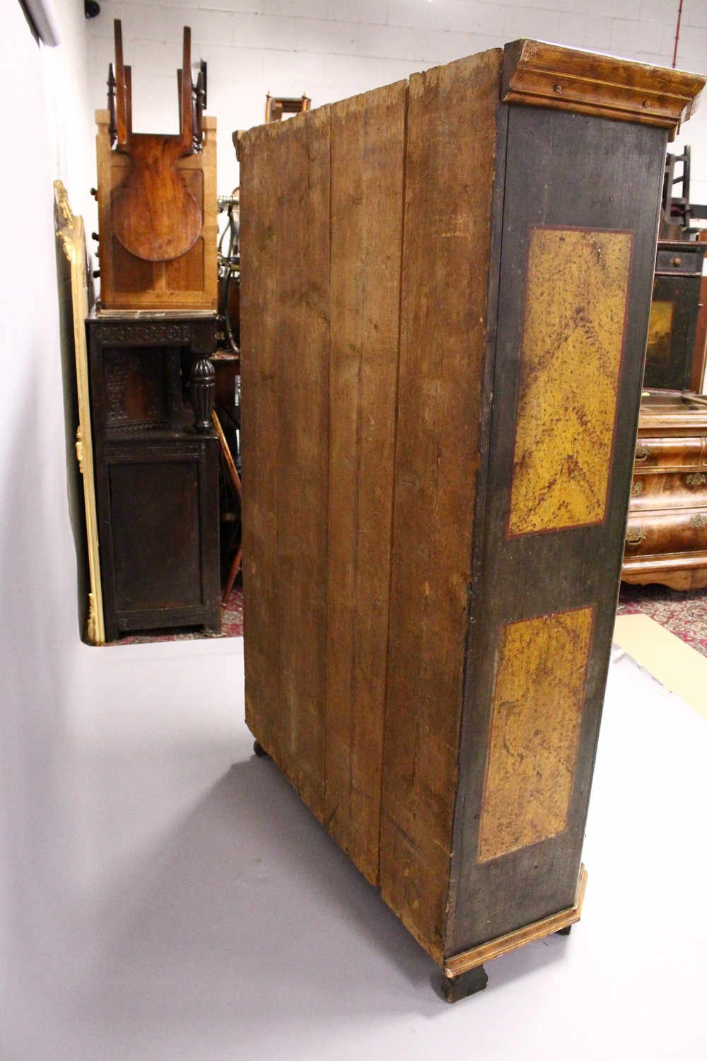 AN 18TH/19TH CENTURY AUSTRIAN PAINTED PINE CUPBOARD, with a single door, canted sides, all painted - Image 7 of 10