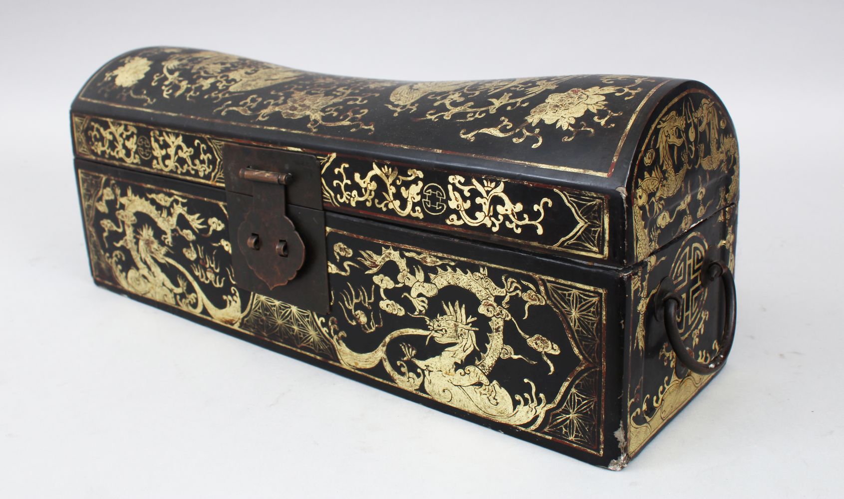 A GOOD 19TH CENTURY CHINESE LACQUER CHEST / BOX, the lacquer box with gilded decoration of dragons