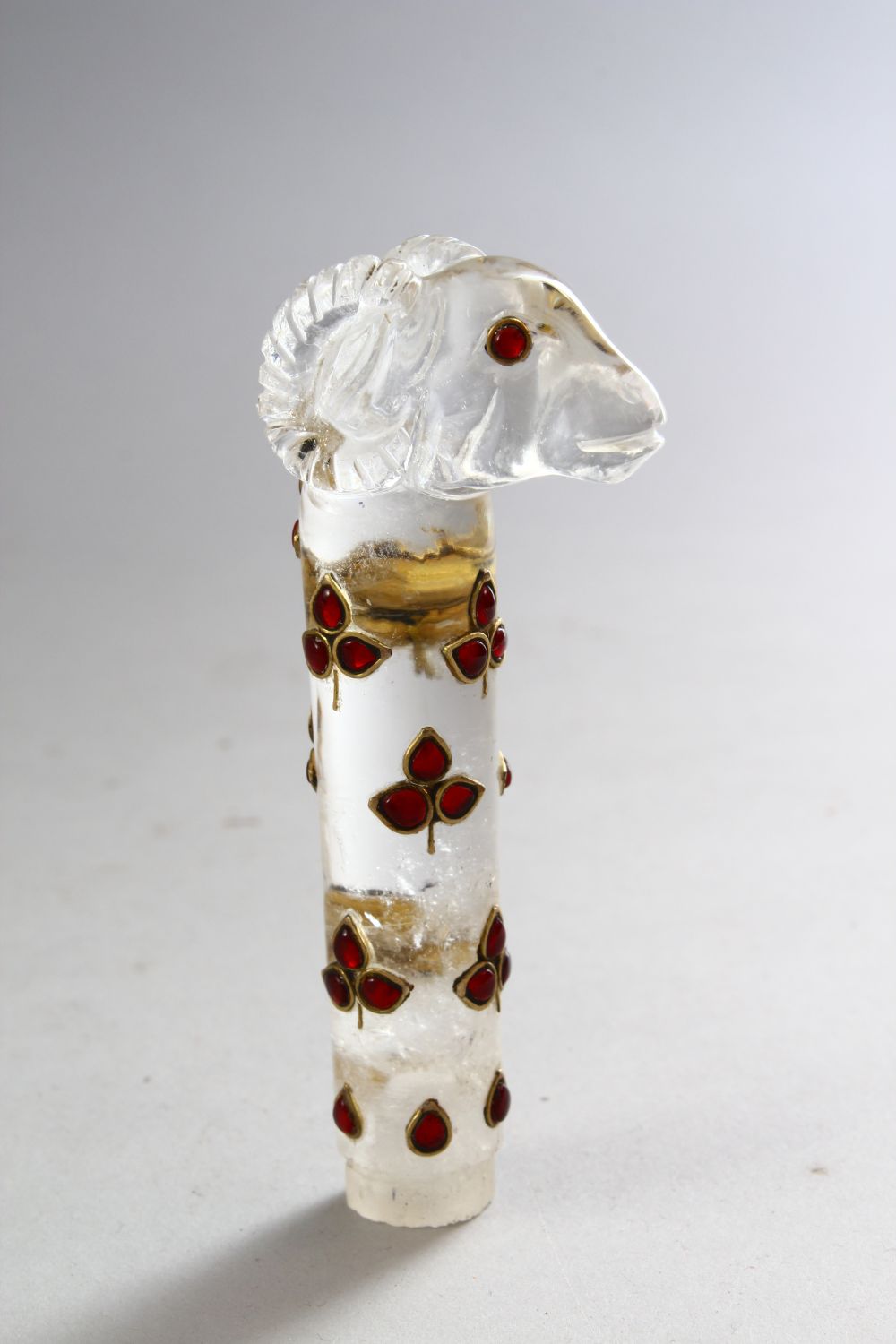 A FINE 19TH / 20TH CENTURY INDIAN MUGHAL CARVED ROCK CRYSTAL HANDLE OF A RAM'S HEAD, the body with - Image 5 of 15