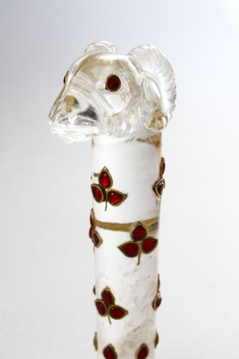 A FINE 19TH / 20TH CENTURY INDIAN MUGHAL CARVED ROCK CRYSTAL HANDLE OF A RAM'S HEAD, the body with - Image 10 of 15