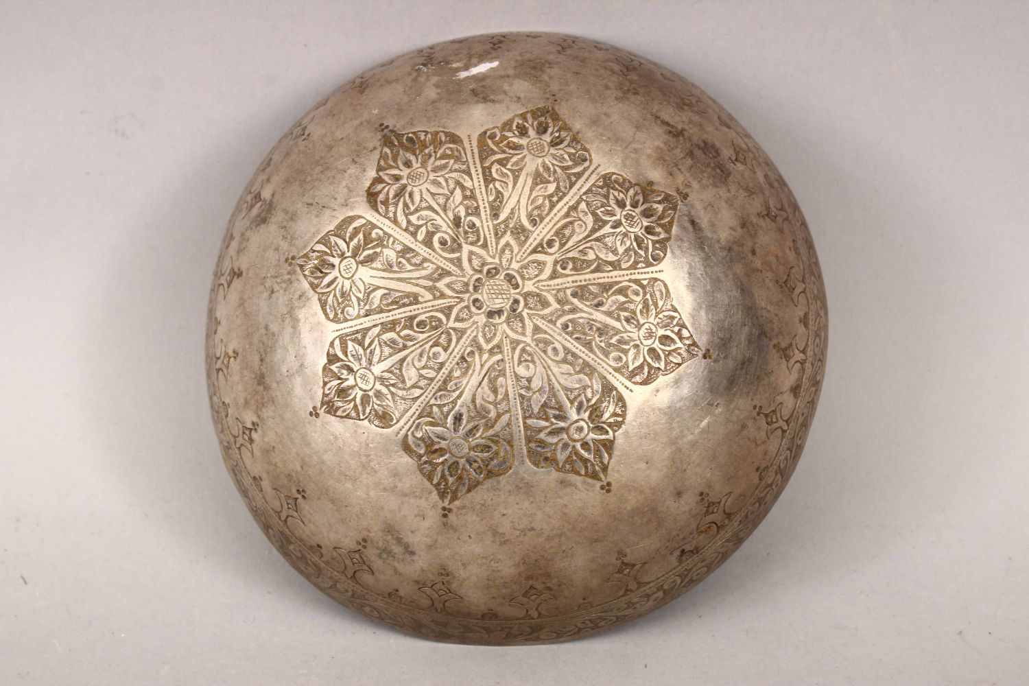 AN 19TH CENTURY ISLAMIC MALAYSIAN SILVER BOWL, the exterior engraved with scrolling foliate - Image 7 of 8