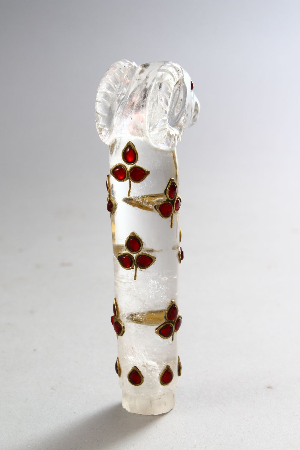 A FINE 19TH / 20TH CENTURY INDIAN MUGHAL CARVED ROCK CRYSTAL HANDLE OF A RAM'S HEAD, the body with - Image 6 of 15