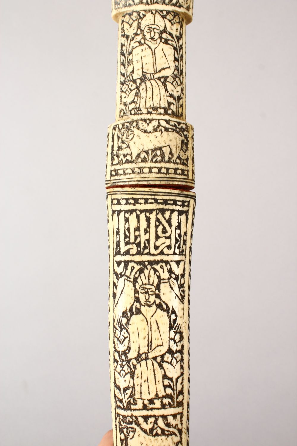 AN EARLY PERSIAN QAJAR HAND CARVED BONE / IVORY DAGGER, with carved decoration of figures and - Image 15 of 15