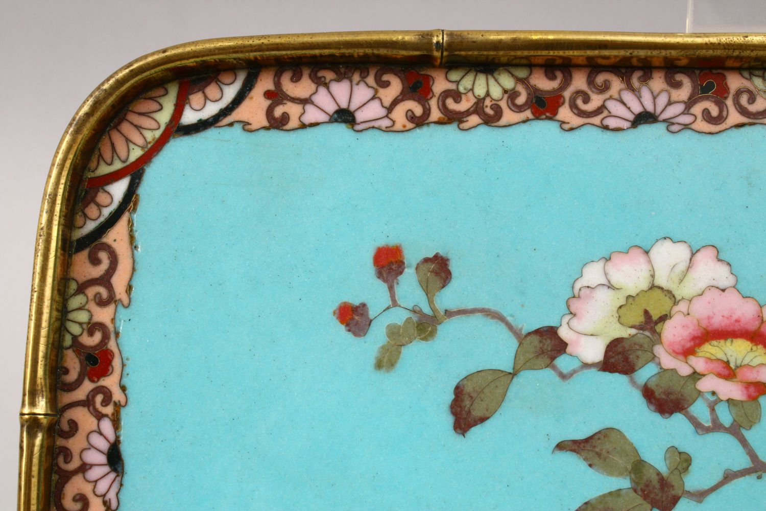 A GOOD JAPANESE MEIJI PERIOD CLOISONNE TRAY ATTRIBUTED TO NAMIKAWA SOSUKE, the tray with a bronze - Image 9 of 15