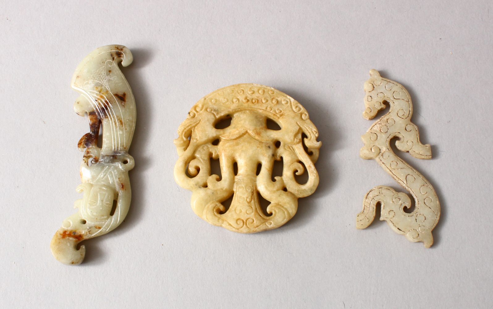 THREE CHINESE CARVED JADE / HARD STONE PENDANTS, two depicting figures, one in the form of a - Image 4 of 5