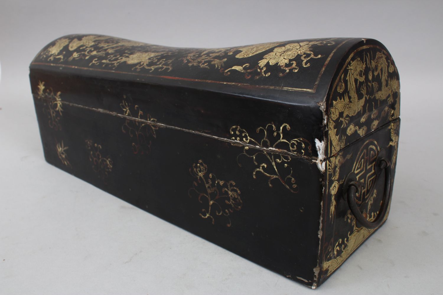 A GOOD 19TH CENTURY CHINESE LACQUER CHEST / BOX, the lacquer box with gilded decoration of dragons - Image 12 of 12