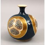 A GOOD JAPANESE MEIJI PERIOD IMPERIAL SATSUMA GLOBULAR VASE, the body of the vase decorated upon a