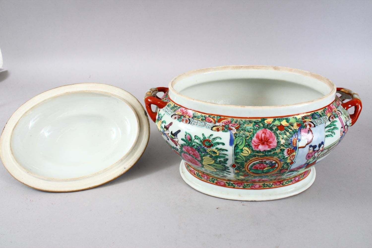 EARLY 20TH CENTURY CHINESE CANTON FAMILLE ROSE TUREEN AND COVER, decorated with panels of figures in - Image 8 of 10