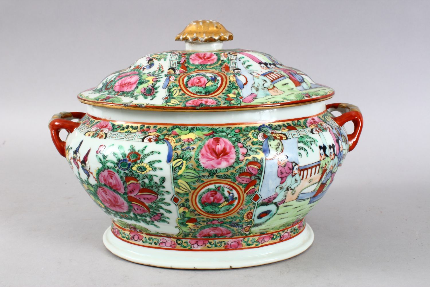 EARLY 20TH CENTURY CHINESE CANTON FAMILLE ROSE TUREEN AND COVER, decorated with panels of figures in - Image 4 of 10