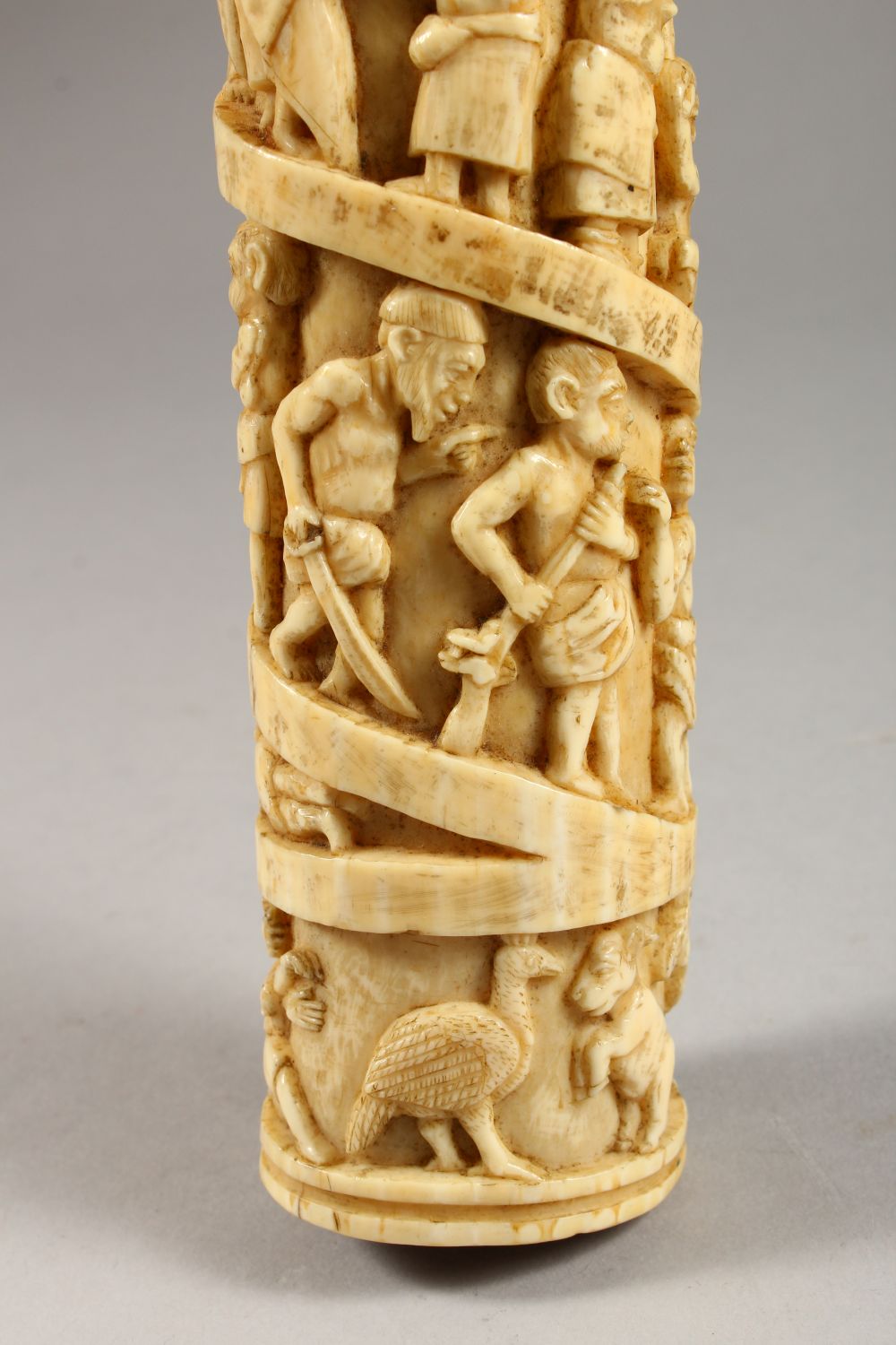 A 19TH CENTURY OR EARLIER ETHNIC / ASIAN CARVED IVORY TUSK SECTION, profusely carved with scenes - Image 20 of 37