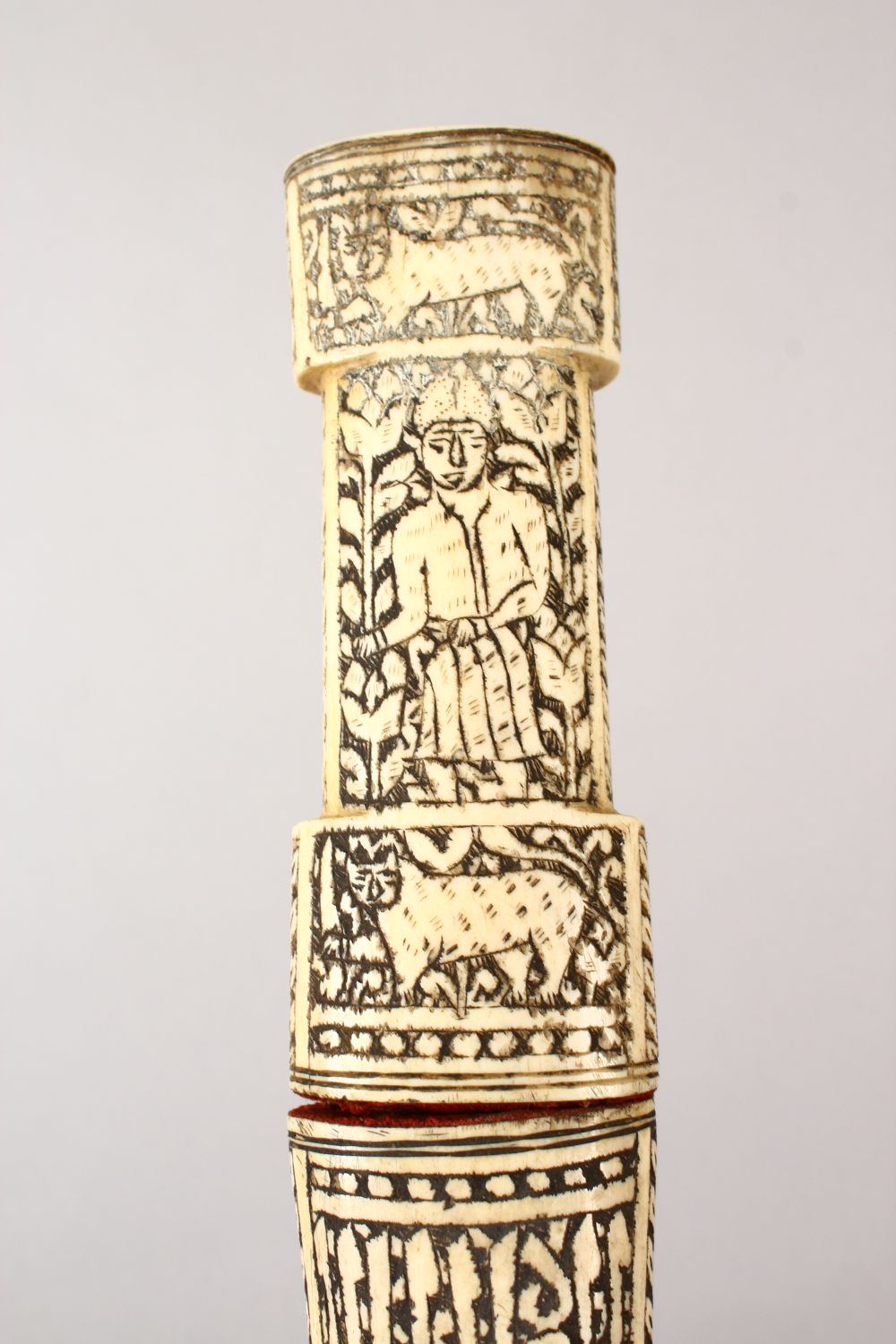 AN EARLY PERSIAN QAJAR HAND CARVED BONE / IVORY DAGGER, with carved decoration of figures and - Image 7 of 15