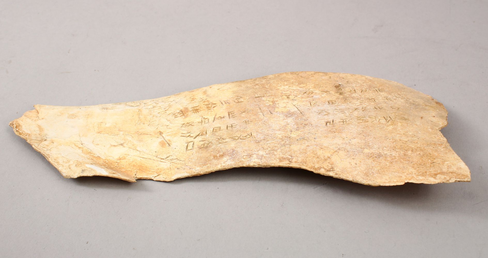 A GOOD CHINESE PIECE OF CARVED CALLIGRAPHIC BONE FRAGMENT, SCHOLARS OBJECT, the bone section with - Image 2 of 8
