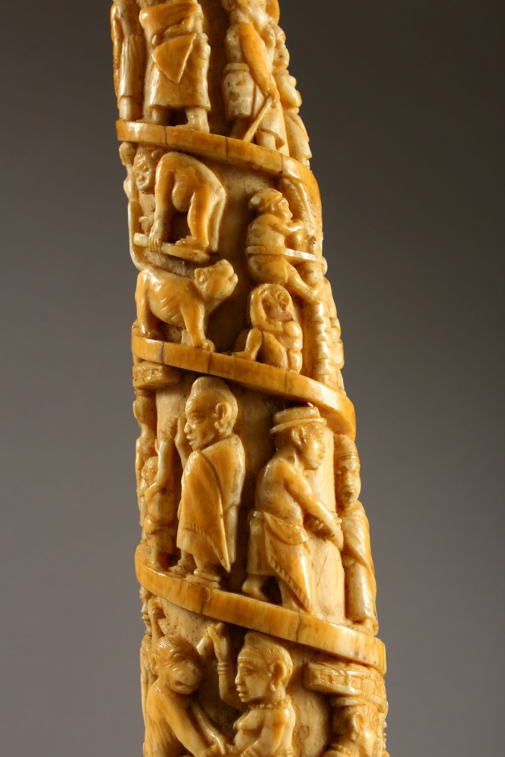 A 19TH CENTURY OR EARLIER ETHNIC / ASIAN CARVED IVORY TUSK SECTION, profusely carved with scenes - Image 10 of 37