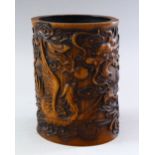 A GOOD 19TH / 20TH CENTURY JAPANESE BAMBOO BRUSH WASH, decorated with scenes of phoenix and dragon