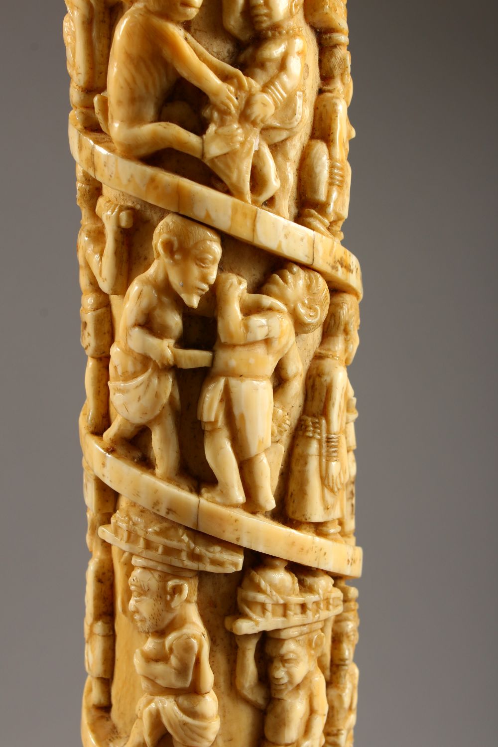 A 19TH CENTURY OR EARLIER ETHNIC / ASIAN CARVED IVORY TUSK SECTION, profusely carved with scenes - Image 14 of 37