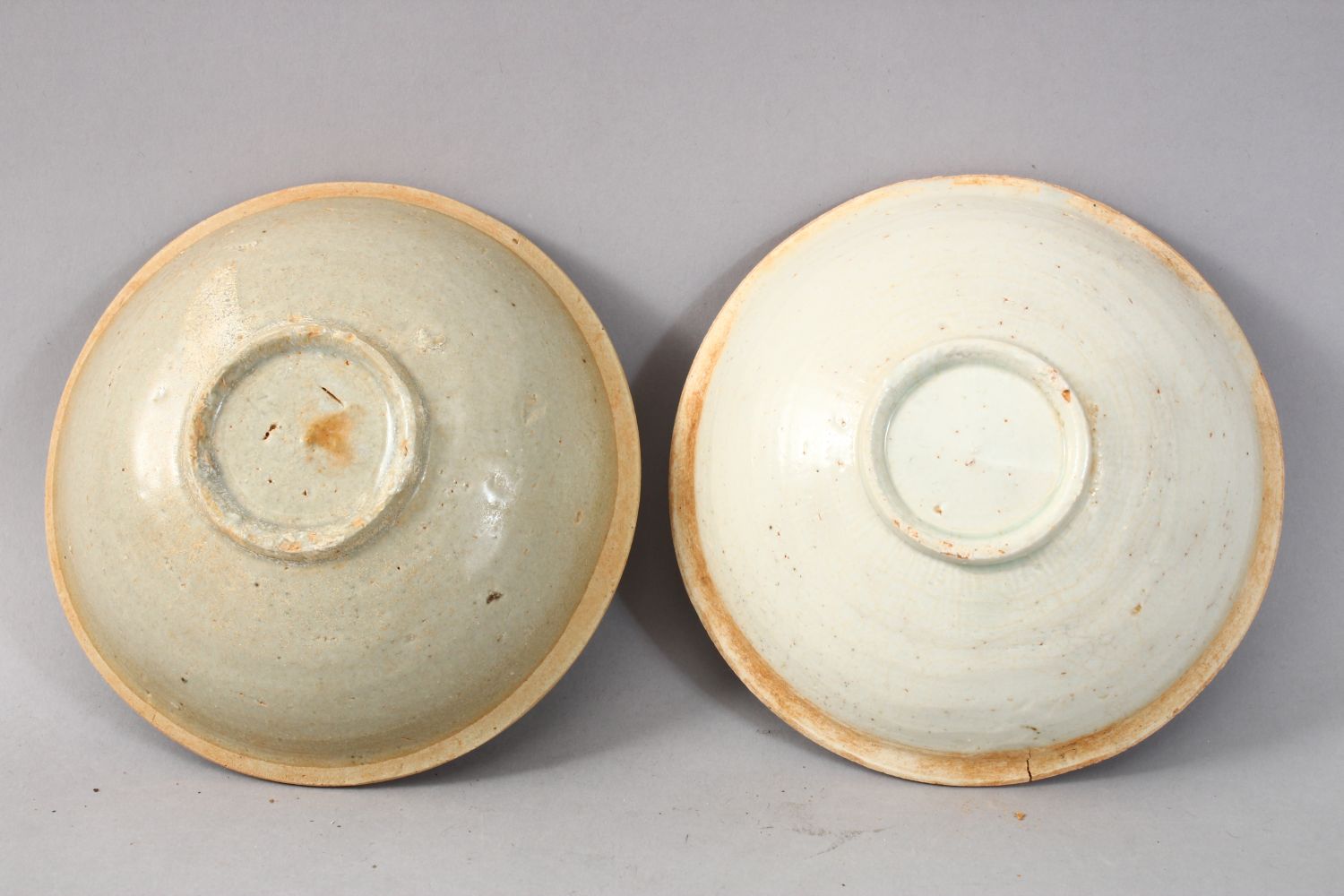 A GOOD PAIR OF EARLY CHINESE POTTERY BOWLS, 14.5cm diameter. - Image 4 of 5