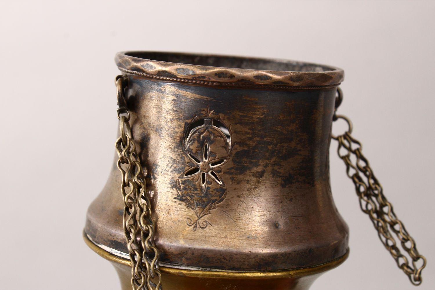 19TH CENTURY PERSIAN QAJAR ISLAMIC BRASS HUQQA TOP WITH A SILVER WIND GUARD, with a wooden sleeve - Image 8 of 10