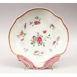 A GOOD 18TH CENTURY CHINESE FAMILLE ROSE PORCELAIN SHELL SHAPED DISH, the dish with moulded side and