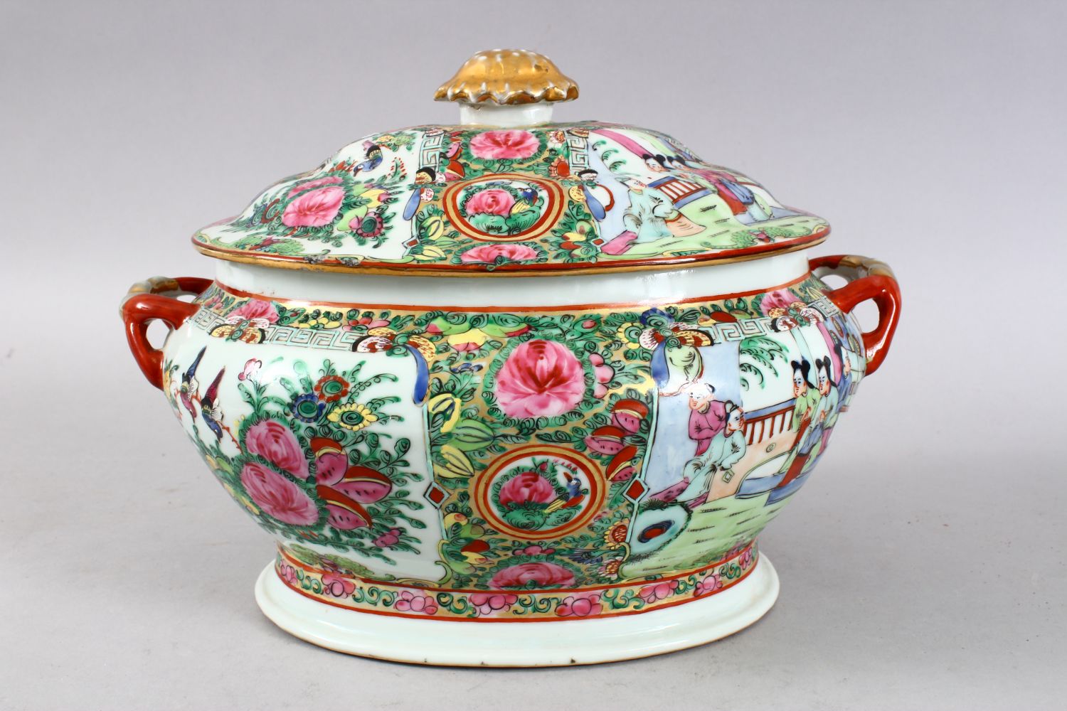 EARLY 20TH CENTURY CHINESE CANTON FAMILLE ROSE TUREEN AND COVER, decorated with panels of figures in - Image 5 of 10