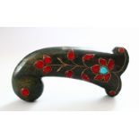 A GOOD EARLY 20TH CENTURY INDIAN MUGHAL CARVED JADE DAGGER KHANJAR HANDLE, inlaid with ruby like